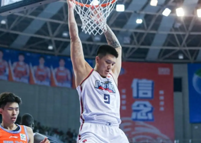 开云体育官网-曾繁日后！又一失意内线离开广东 也能翻身？