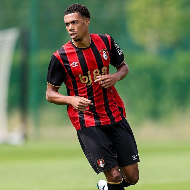 官方:伯恩茅斯20岁前锋西尔科特-杜贝里转会至奥林匹亚科斯