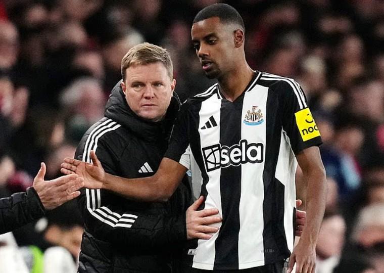 埃迪-豪谈伊萨克:我们关系曾非常好,在他罢训后发生了变化