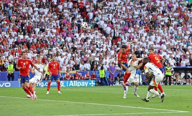 1720214118898008980.jpg 开云登录入口地址-西主帅:我们有机会夺冠 梅里诺:不知道自己进球了