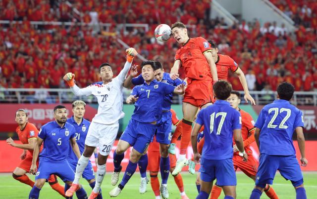 1717683887493085335.jpg 开云在线开户-国足福地不胜泰国一纪录作古 再遇打平出线魔咒