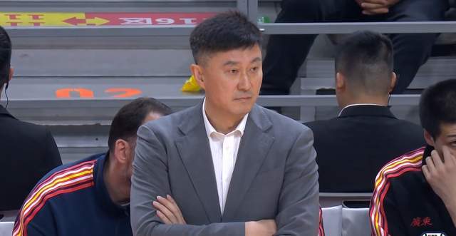 开云在线开户-夺冠热门输球仍反超山东,辽篮掀翻强敌却无缘前8,黑马超出预期