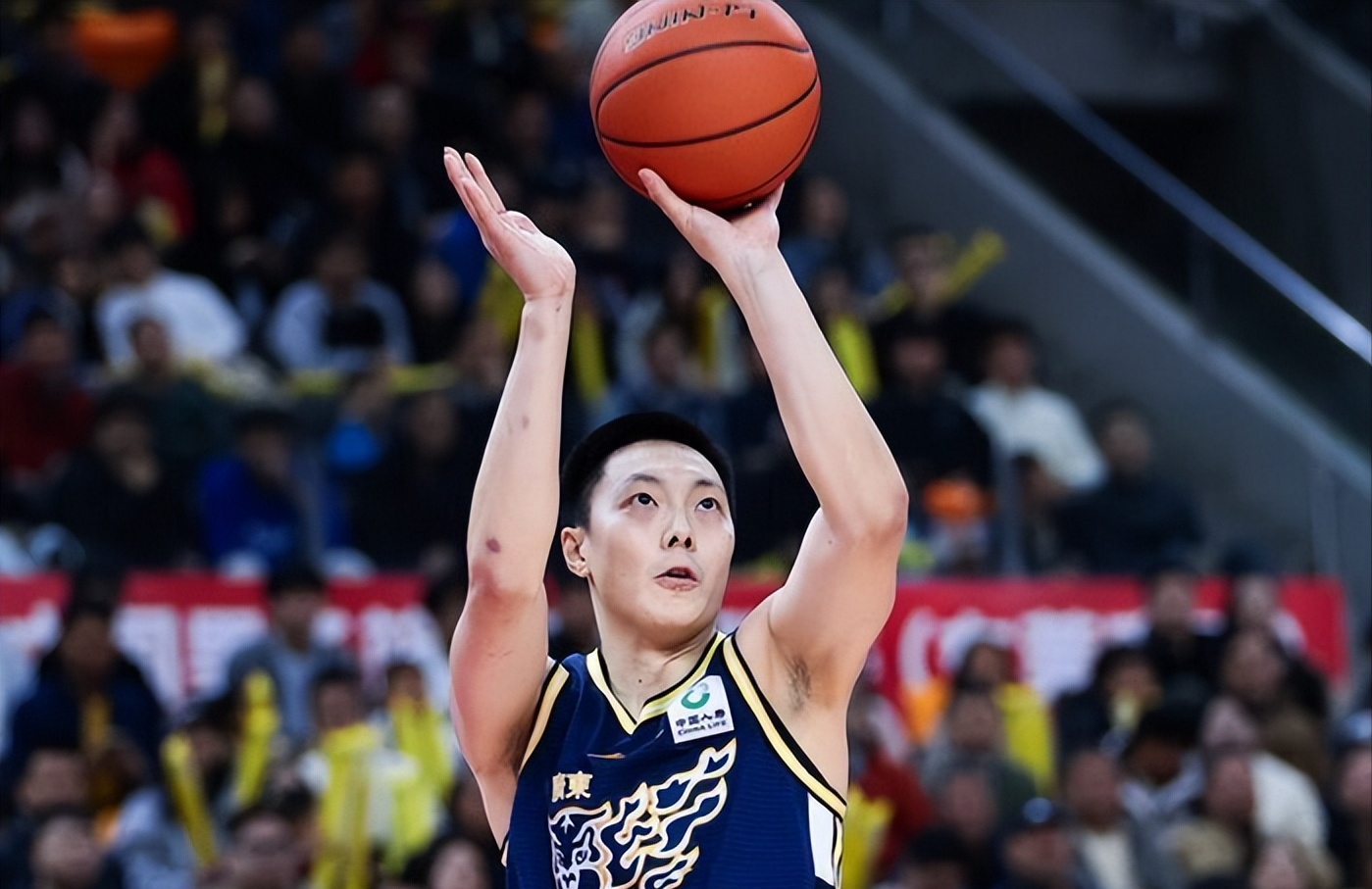 开云登录入口地址-沪粤强强对话一边倒，广东男篮一问题无限凸显，杜锋抱头尽显无奈