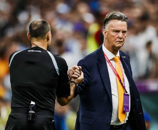 1670632430584019817.jpg 开云在线开户-梅西向荷兰2球射手爆粗口 范加尔:点球又输是耻辱